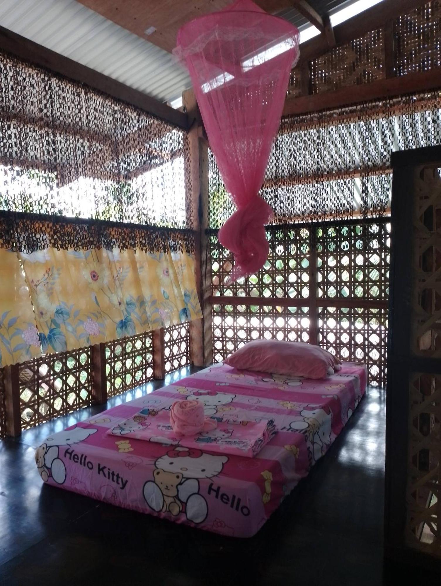 Lhoyjean Garden Hostel Batuan Oda fotoğraf